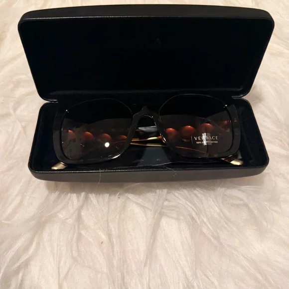 Versace Black Box with Gold Logo - Picture 4 of 4